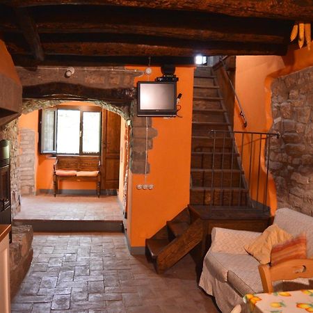 קיוזי דלה ורנה Agriturismo Vezzano מראה חיצוני תמונה