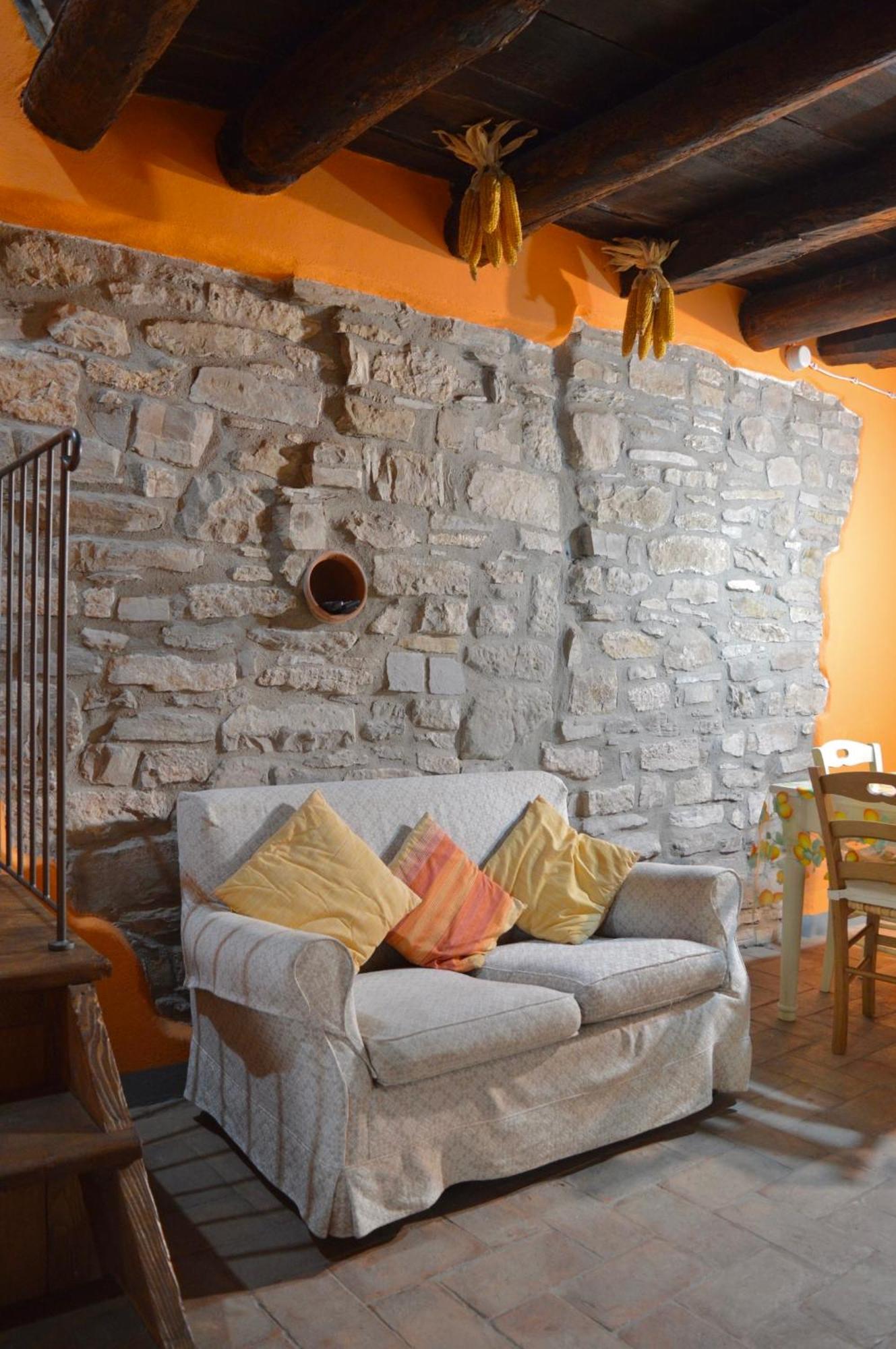 קיוזי דלה ורנה Agriturismo Vezzano מראה חיצוני תמונה