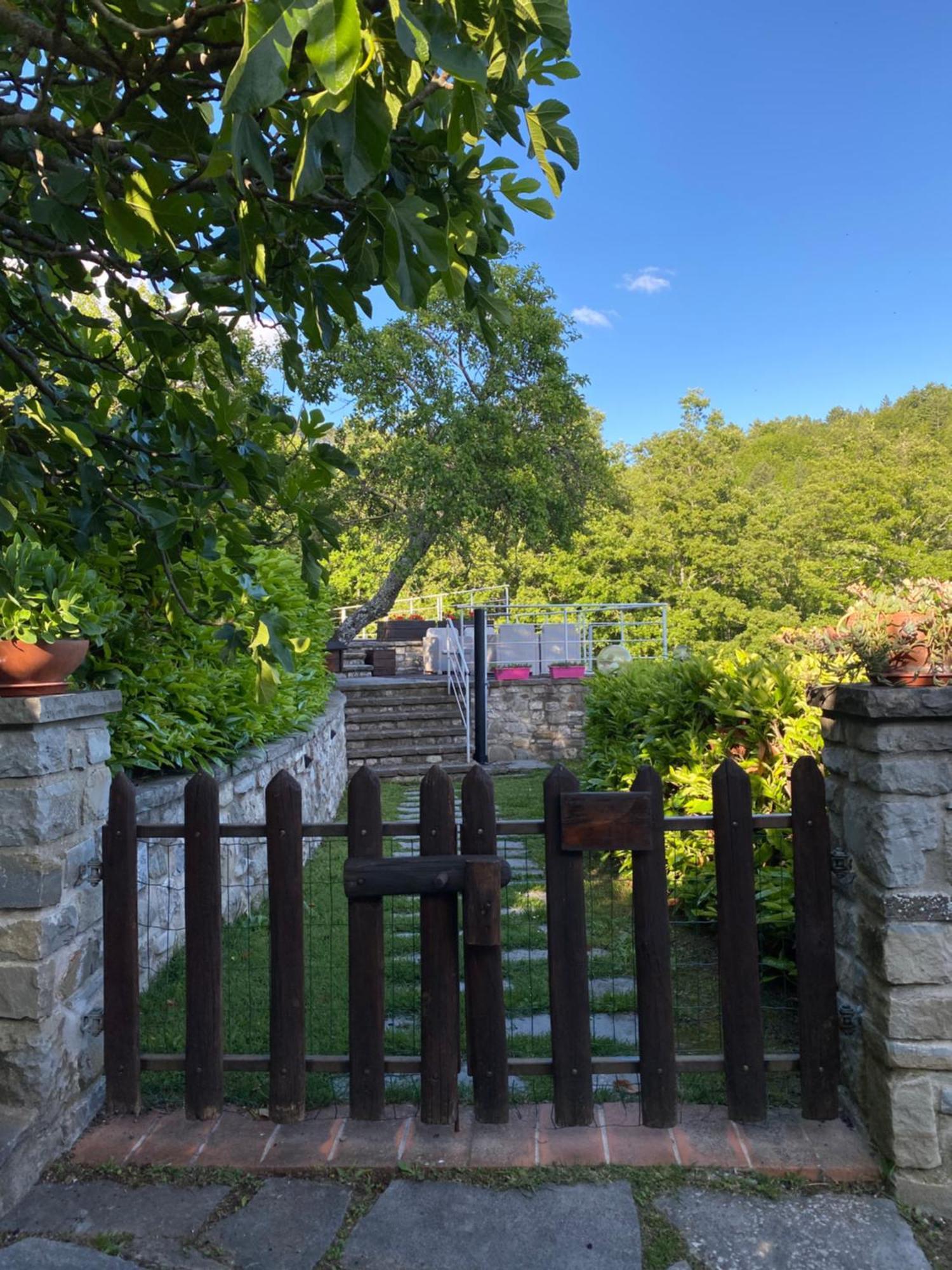 קיוזי דלה ורנה Agriturismo Vezzano מראה חיצוני תמונה