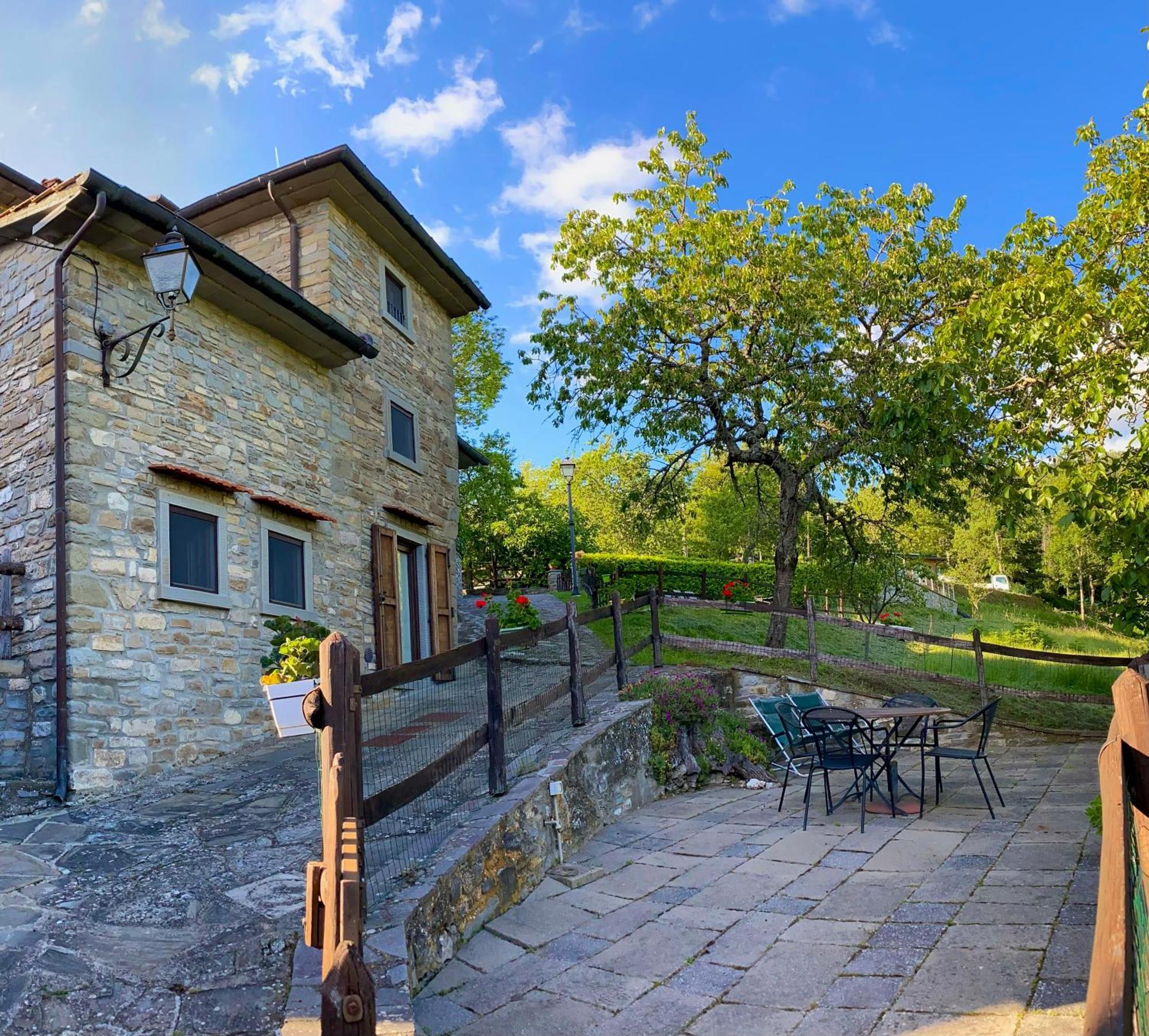 קיוזי דלה ורנה Agriturismo Vezzano מראה חיצוני תמונה