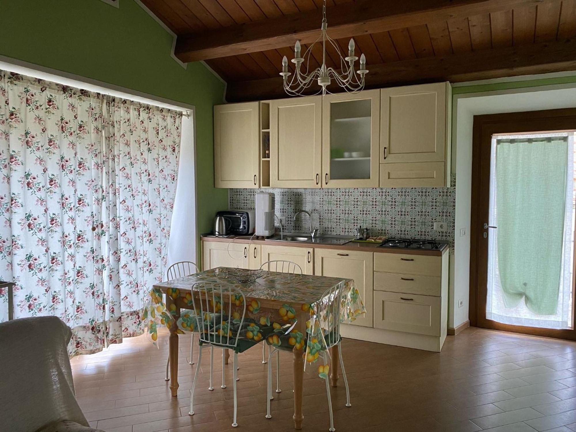 קיוזי דלה ורנה Agriturismo Vezzano מראה חיצוני תמונה