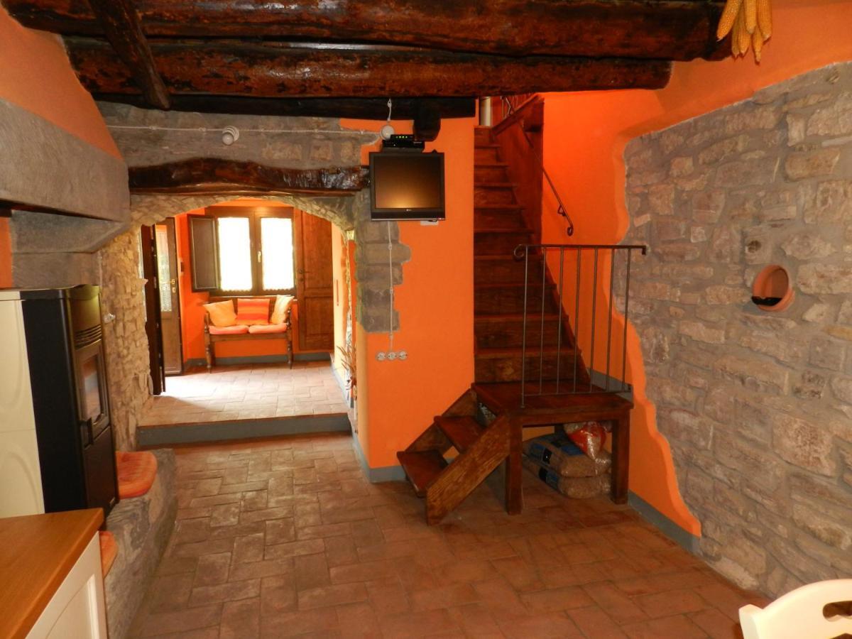 קיוזי דלה ורנה Agriturismo Vezzano מראה חיצוני תמונה