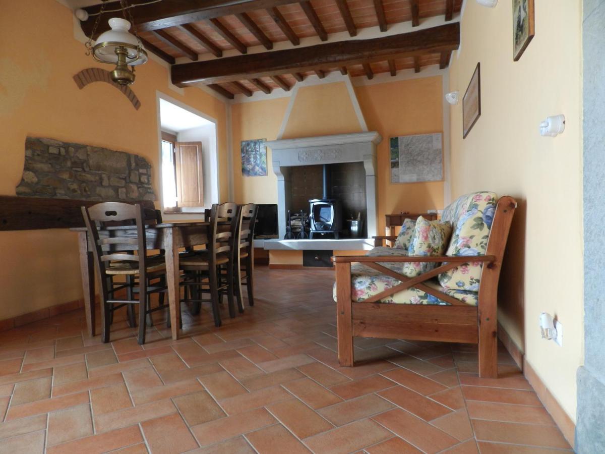 קיוזי דלה ורנה Agriturismo Vezzano מראה חיצוני תמונה